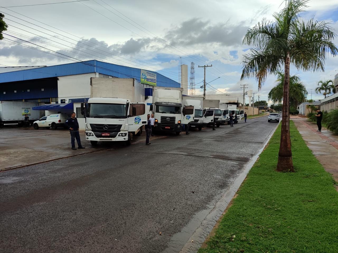 foto-frente-caminhao-apt-logistica-transportadora-regional-ms-carga-frete-mato-grosso-do-sul